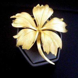 Vintage TRIFARI Leaf Pin goldtone signed
